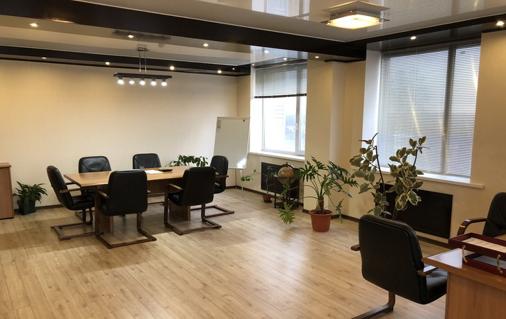 офисные помещения внутри здания