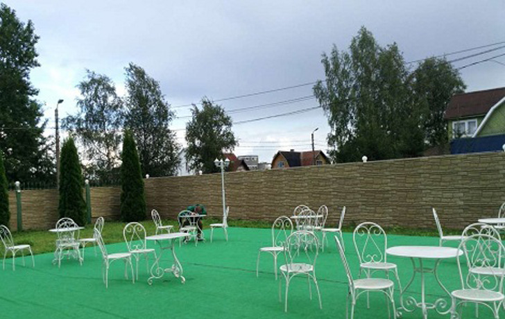 участок около здания